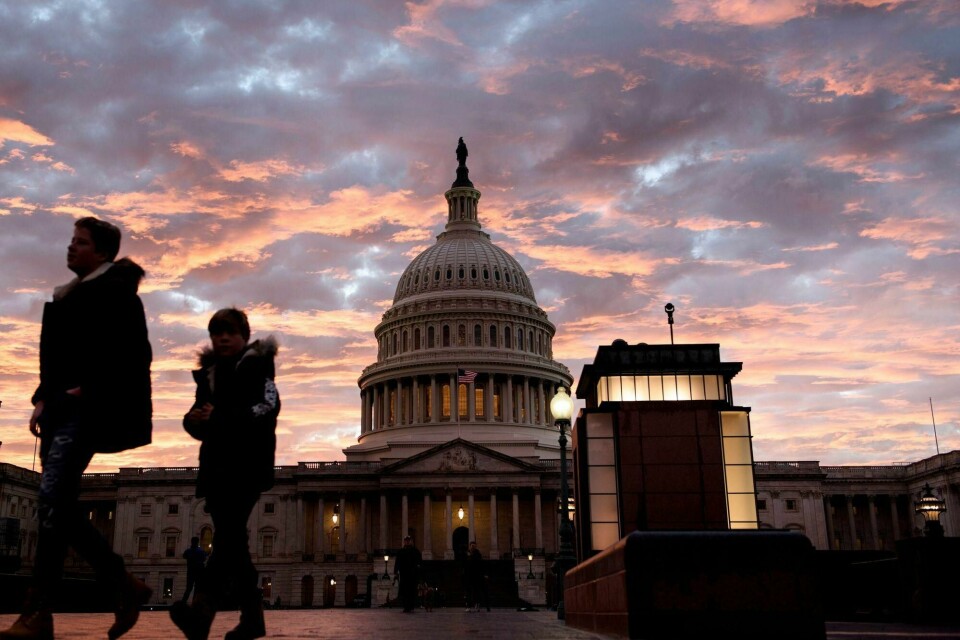 Capitol Hill i solnedgang. Herfra lover demokratene å gjøre alt de kan for å stanse Trumps unntakstilstand.