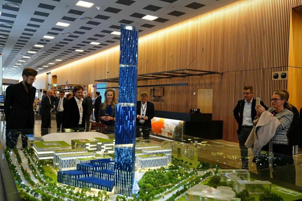 Modell av skyskraperen «Det store Blå» som Kjell Inge Røkke vil bygge på Fornebu i forbindelse med World Ocean Headquarters (WOH), et verdensledende havsenter på Fornebu.