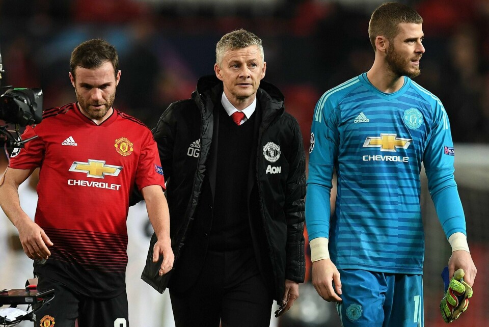 Ole Gunnar Solskjær forlater Old Trafford sammen med Juan Mata (t.v.) keeper David de Gea.