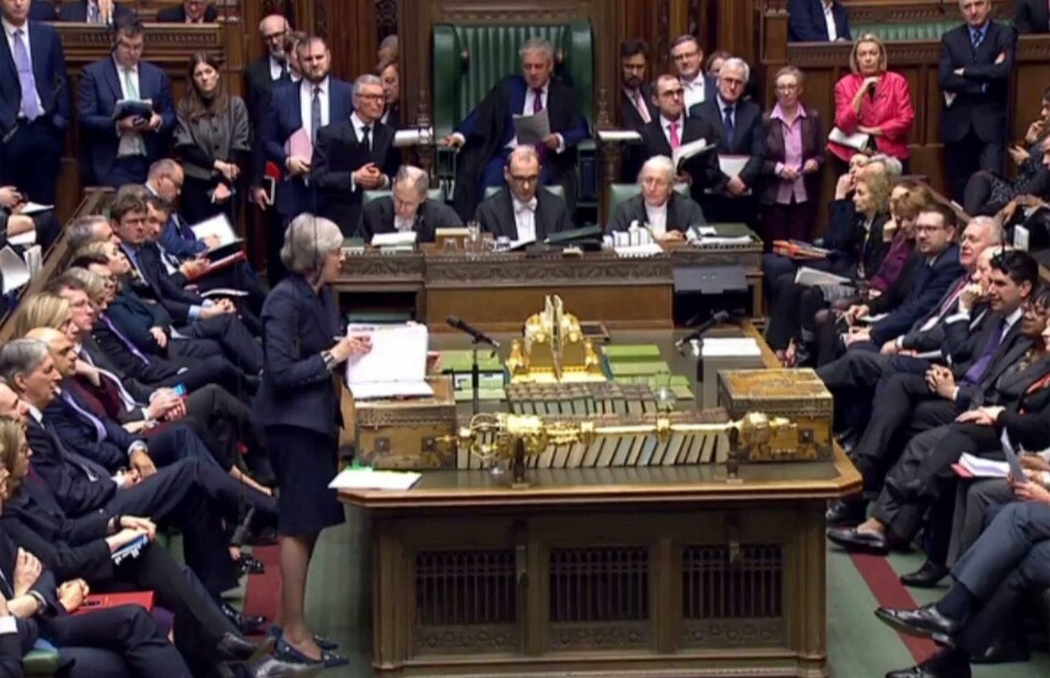 FULLT KAOS: Underhuset i parlamentet i London vil igjen møtes for avstemning om to uker. FOTO: NTB SCANPIX FULLT KAOS: Underhuset i parlamentet i London vil igjen møtes for avstemning om to uker. FOTO: NTB SCANPIX
