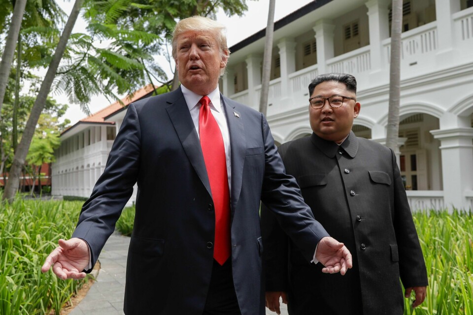 Donald Trump og Kim Jong-un avbildet i fjor. Nå skal Trump til Vietnam for igjen å møte Nord-Koreas leder.