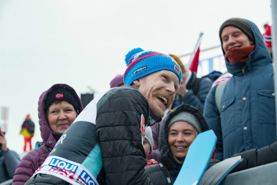 Robert Johansson fikk mange gratulasjoner i Holmenkollen lørdag.