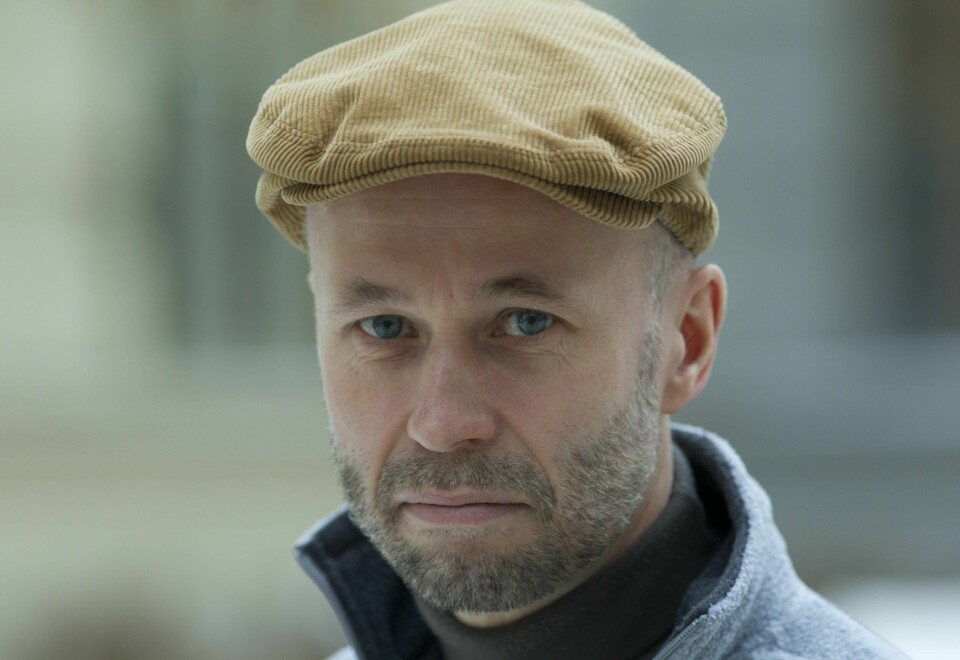 Forfatteren Johan Theorin har skrevet mange skumle bøker for voksne. Nå debuterer han på det norske barnebokmarkedet med ei bok som fører tankene til «Game of Thrones» – og Preikestolen. Foto: Morten Holm / NTB scanpix
