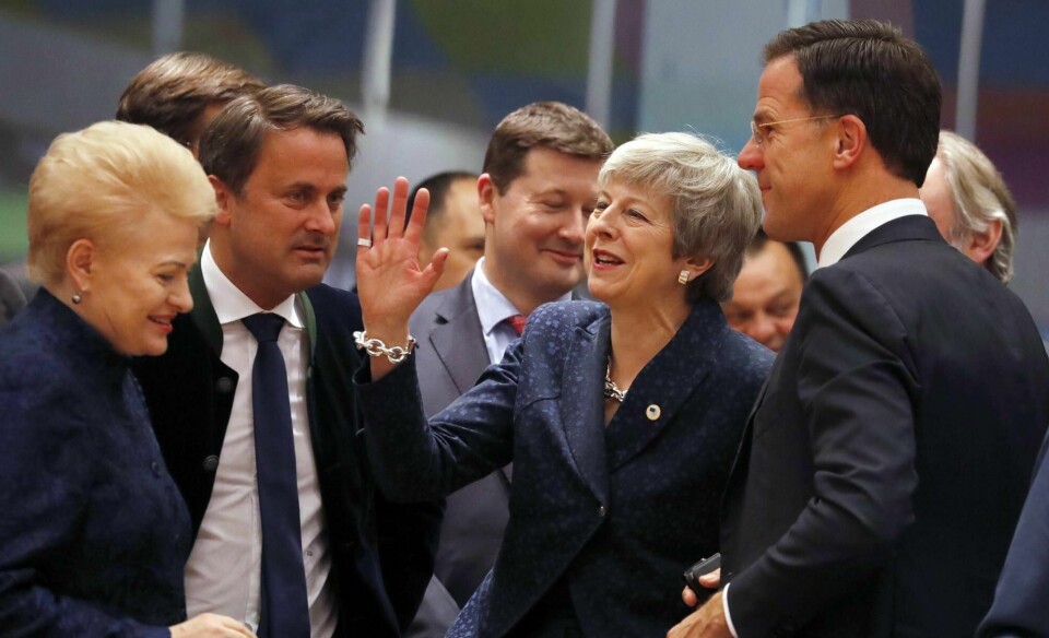 Storbritannias statsminister Theresa May sammen med europeiske ledere på EUs toppmøte i Brussel torsdag.
