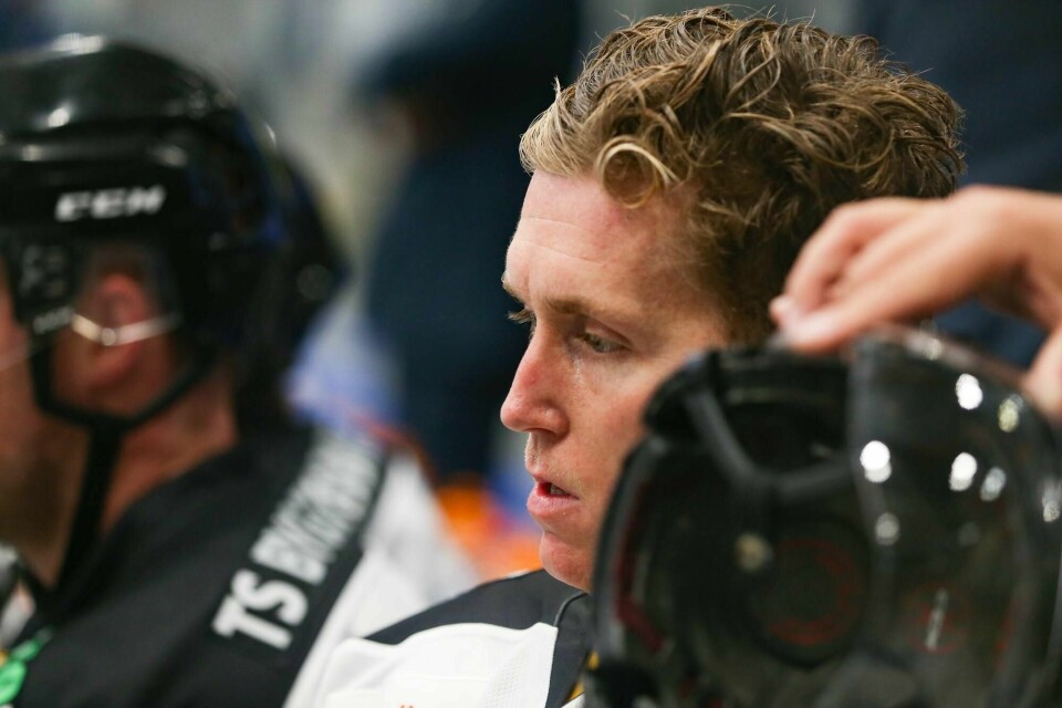 Dennis Sveum er tilbake for Oilers i andre NM-kvartfinale etter lang tid ute med hodeskade. Foto: Fredrik Hagen / NTB scanpix