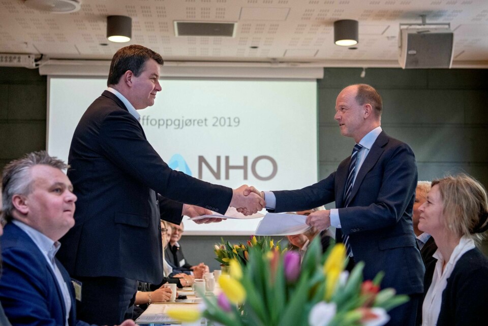 LO-leder Hans-Christian Gabrielsen leverte kravene til årets mellomoppgjør da han og en mannsterk delegasjon gjestet NHO-sjefen Ole Erik Almlid i går. Partene er enige om at det er rom for en reell lønnsøkning i år.