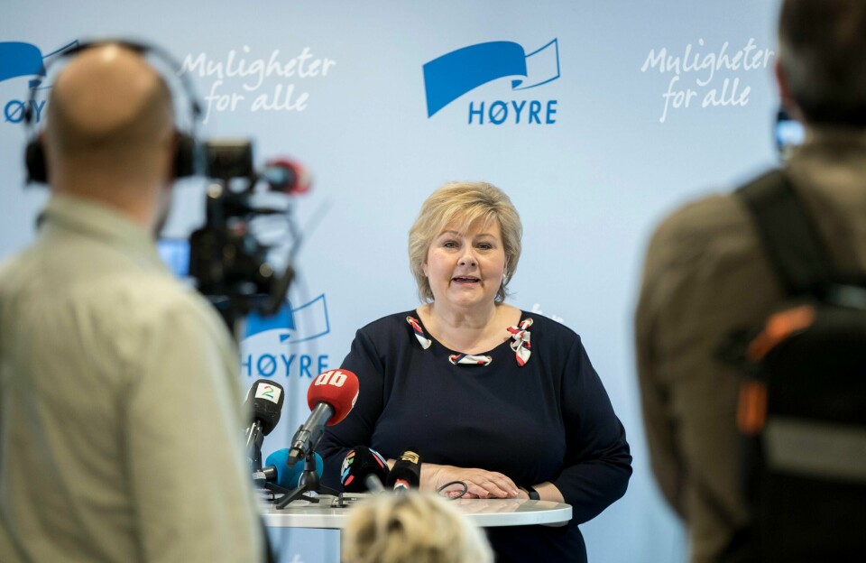 Statsminister og Høyre-leder Erna Solberg hadde det moro på kommentariatets bekostning da hun talte til landsmøtet fredag ettermiddag. Foto: NTB scanpix