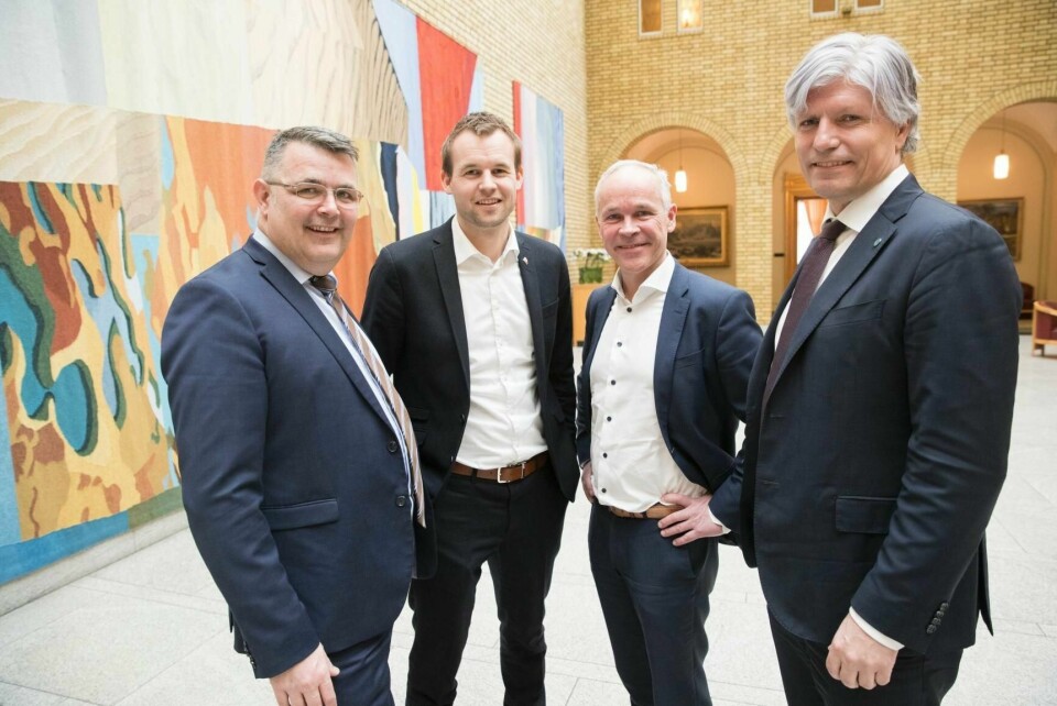 her representert ved olje- og energiminister Kjell-Børge Freiberg (Frp, lengst til venstre), barne- og familieminister Kjell Ingolf Ropstad (KrF), kunnskapsminister Jan Tore Sanner (H) og klima- og miljøminister Ola Elvestuen (V) – vil invitere til «ungdommens klimatoppmøte» for å diskutere løsninger og å få innspill fra ungdommene. Ungdommer i en rekke lans har varslet skolestreik for klimaet. I Norge er det planlagt skolestreik 22. mars.