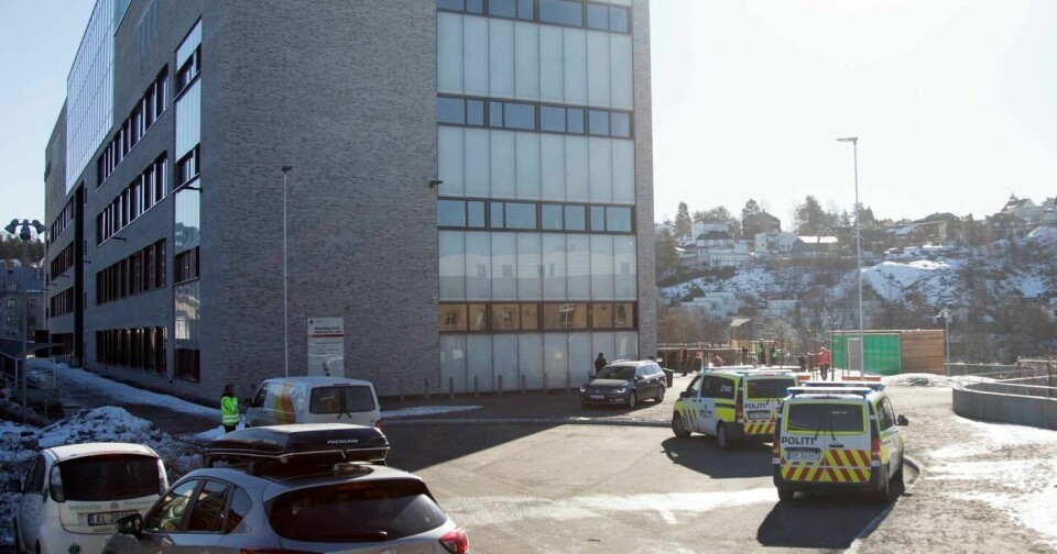 Fire personer kom til skade da en elev truet med kniv på Brynseng skole i Oslo tirsdag.