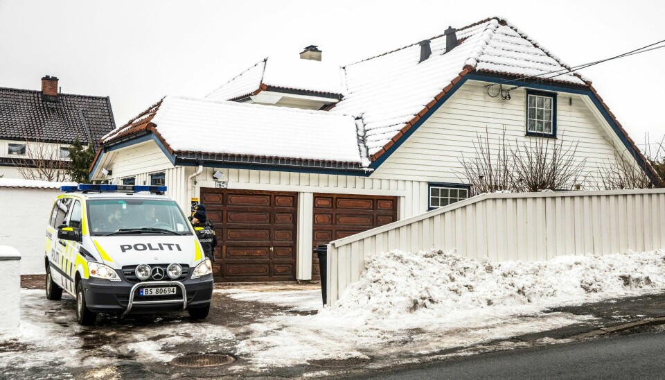 Døra til justisminister Tor Mikkel Waras bolig i Oslo var åpen flere ganger før branntilløpet i bilen hans ble oppdaget, senest et kvarter før vitner varslet politiet. Foto: Ole Berg-Rusten / NTB scanpix