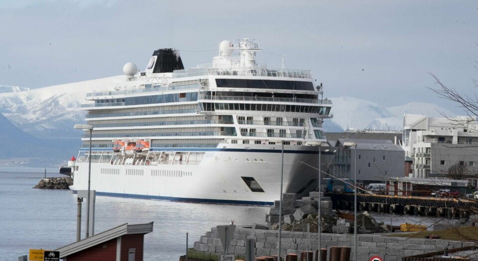 Cruiseskipet Viking Sky ligger i Molde havn.