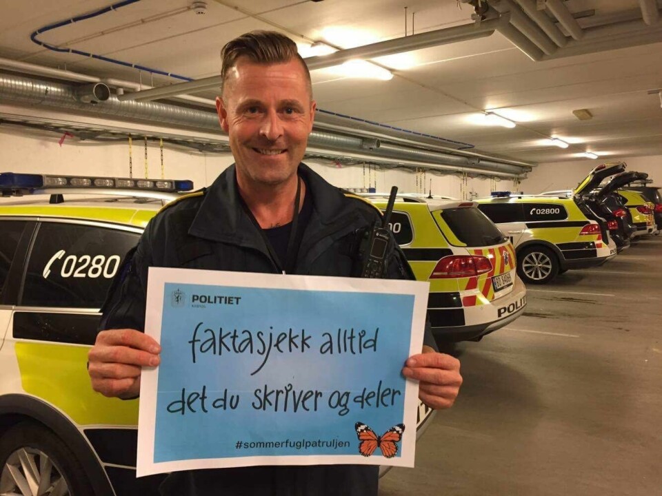 FOLLO ER MED: Follo politidistrikt har også engasjert seg i kampanjen. Her holder Tom Christian opp tirsdagens råd.