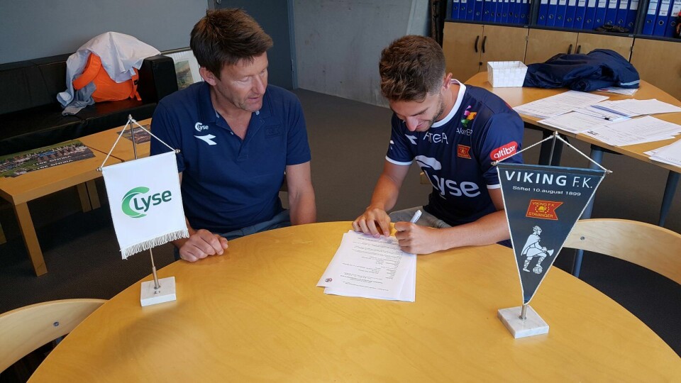 Vikings siste foreløpig siste signering heter José Manuel Cruz og kommer fra Racing Ferrol. Vikings siste foreløpig siste signering heter José Manuel Cruz og kommer fra Racing Ferrol.