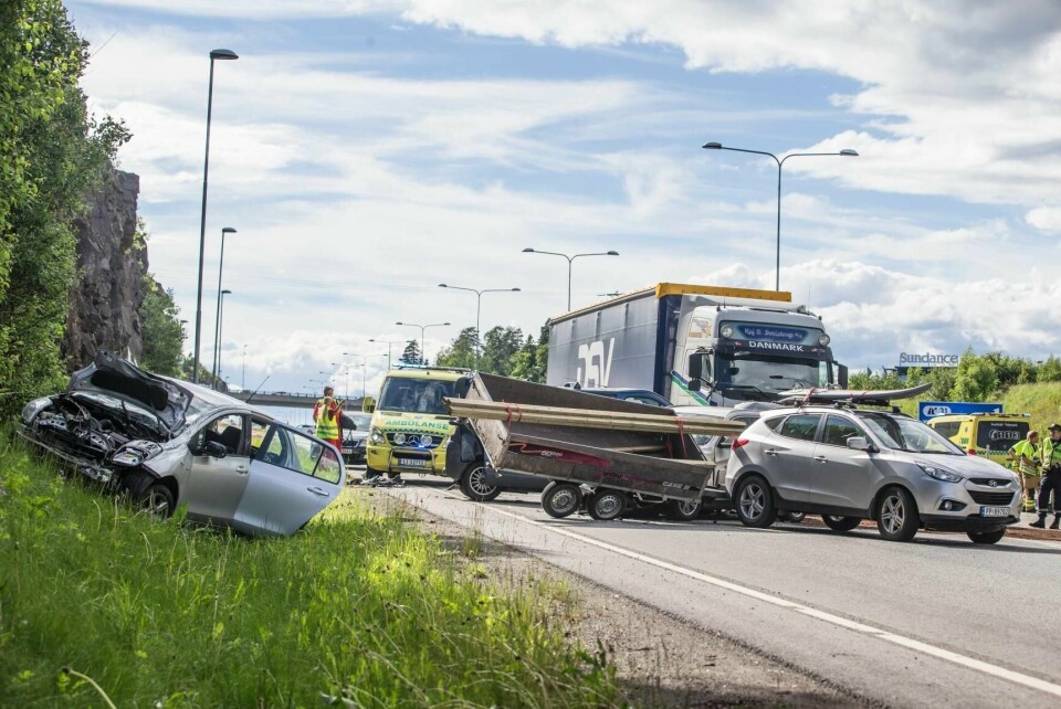 Så langt i sommer har 20 personer mistet livet på norske veier. Det er en halvering av dødsulykker sammenlignet med i fjor.