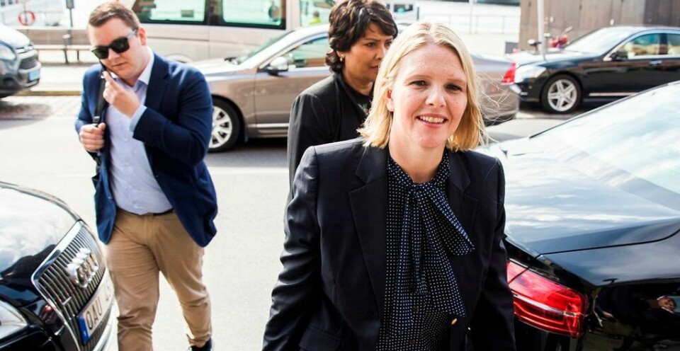 Innvandrings- og integreringsminister Sylvi Listhaug er i Stockholm for å lære om Sveriges erfaringer med å ta imot flyktninger og asylsøkere. Her er hun på vei inn til et lunsjmøte med representanter fra den norske ambassaden.