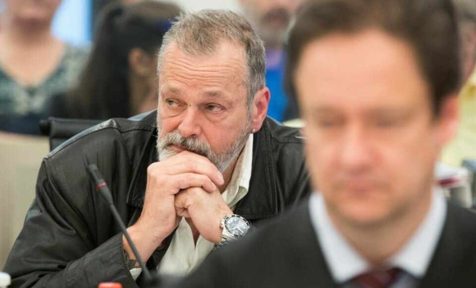 Dersom Eirik Jensen blir funnet skyldig i grov korrupsjon og narkotikalovbrudd, blir dommen trolig anket, sier hans forsvarer John Christian Elden (foran).
