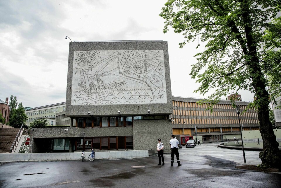 Regjeringens absolutte påstand om at bevaring av Y-blokka er umulig framstår som manglende vilje, skriver Siri Hoem. Foto: Stian Lysberg Solum/NTB scanpix