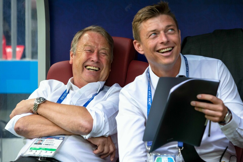 Jon Dahl Tomasson (til høyre) blir ny trener for Malmö FF. Han kommer fra jobben som assistenttrener for det danske fotballandslaget, der Åge Hareide er hovedtrener. Foto: Svein Ove Ekornesvåg / NTB scanpix