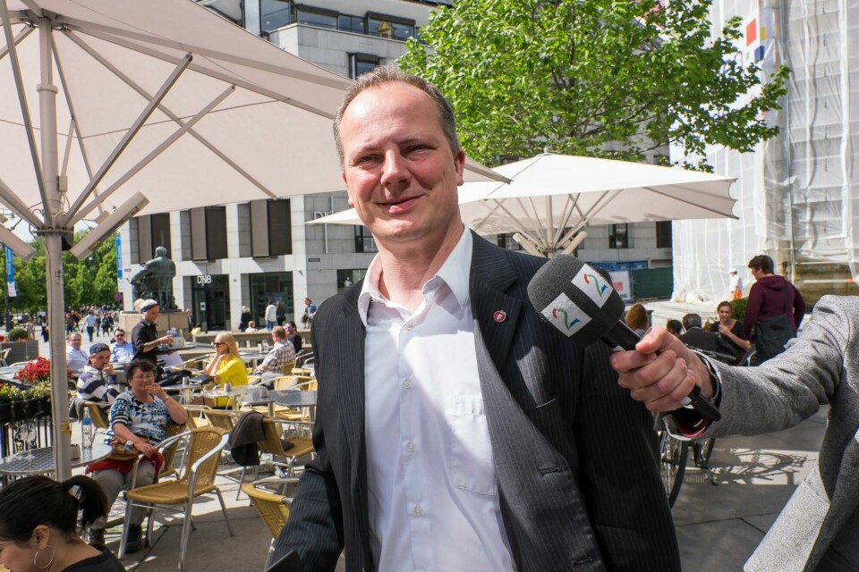 Oslo 20150611.Samferdselsminister Ketil Solvik-Olsen på vei til møte med partiledelsen torsdag ettermiddag angående Syria-flykningene. Foto: Torstein Bøe / NTB scanpix Oslo 20150611.
Samferdselsminister Ketil Solvik-Olsen på vei til møte med partiledelsen torsdag ettermiddag angående Syria-flykningene.
Foto: Torstein Bøe / NTB scanpix