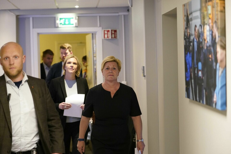 Siv Jensen (t.h.) og Sylvi Listhaug (i bakgrunnen) etter FrPs ekstraordinære landsstyremøte om bompenger Oslo 20190605.
Siv Jensen (t.h.) og Sylvi Listhaug (i bakgrunnen) etter FrPs ekstraordinære landsstyremøte om bompenger onsdag.
Foto: Fredrik Hagen / NTB scanpix