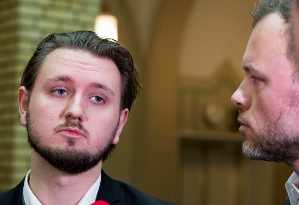 SV har allerede konkludert med mistillit mot arbeids- og sosialminister Anniken Hauglie (H). Dersom hun nå går av, vil SV legge ansvaret over på statsminister Erna Solberg (H), varsler Freddy André Øvstegård (SV).