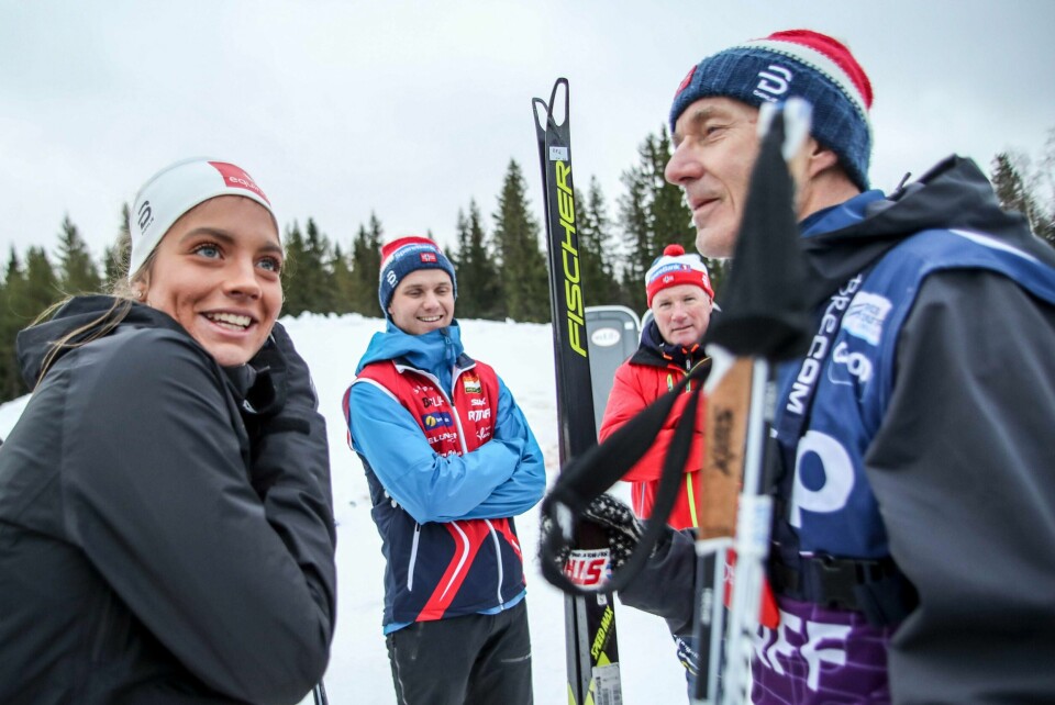 Kristine Stavås Skistad (t.v.) skal gå NM på hjemmebane på Konnerud. Arrangementssjef Arne Madsen (nr. 2 fra høyre) jobber med å få løypene klare.