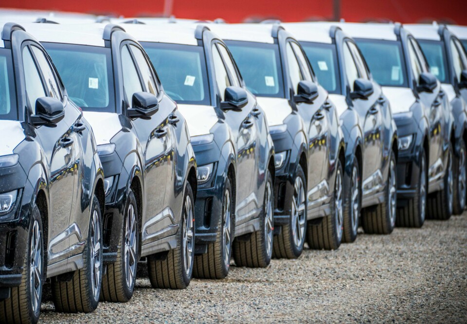 Det er nå flere registrerte elbiler enn bensinbiler i Norge for første gang. I detaljhandelen ble det investert mest i biler og andre transportmidler i første kvartal. Foto: Ole Berg-Rusten / NTB