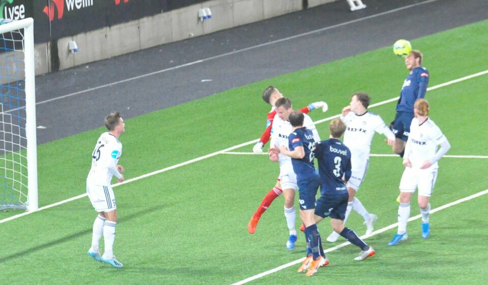 Even Østensen i aksjon mot Arendal. Foto: Espen Iversen Even Østensen i aksjon mot Arendal. Foto: Espen Iversen