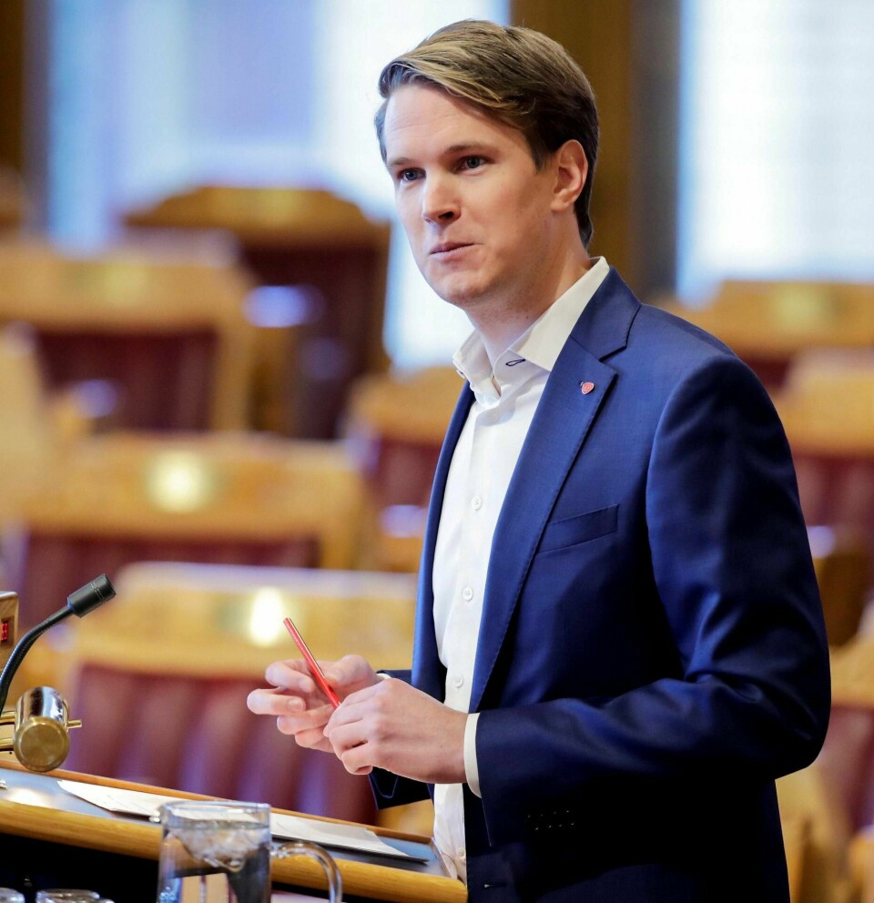 – Jeg er bekymret for at denne type prosesser går under radaren og bak lukkede dører. Veivalg for skolen, utvikling og tiltak bør foregå i åpne debatter, sier Torstein Tvedt Solberg, Aps skolepolitiske talsperson på Stortinget.