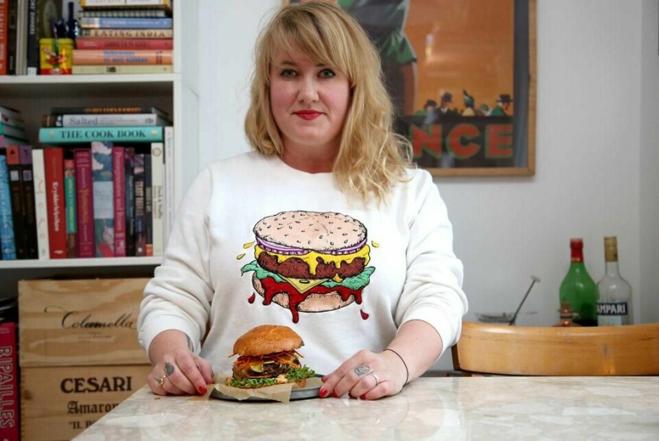 Det blir mye oppskriftstesting, reiser, restaurant- og cocktailbarbesøk når matblogger og frilansjournalist Helle Øder Valebrokk er på jobb.