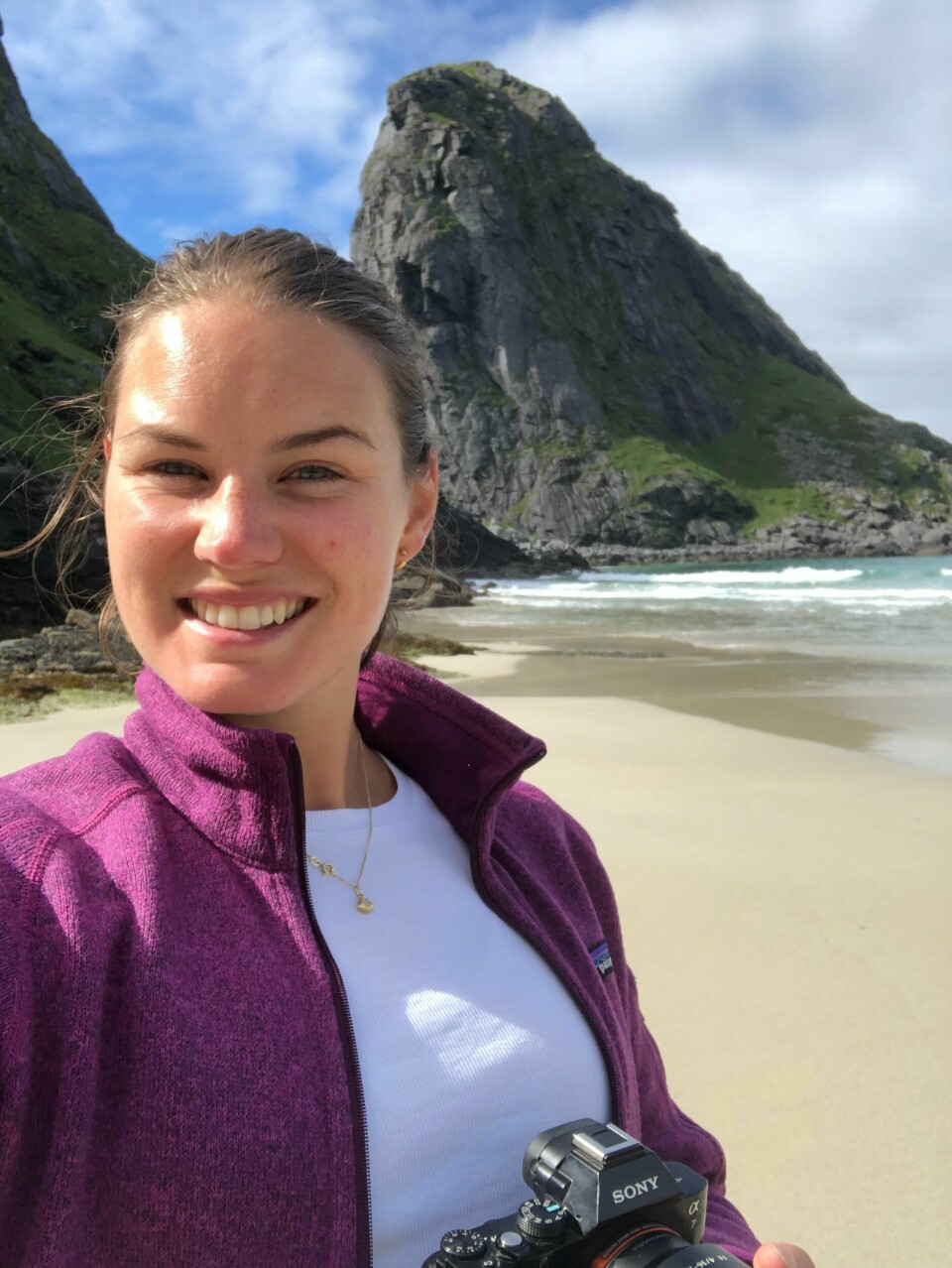 – Noen plasser er det fortsatt helt vanlig å dumpe ting på sjøen eller sette fyr på søpla i fjæra, sier Fanny Pindsle. Hun tror ikke at det blir slutt på slik oppførsel med det første.