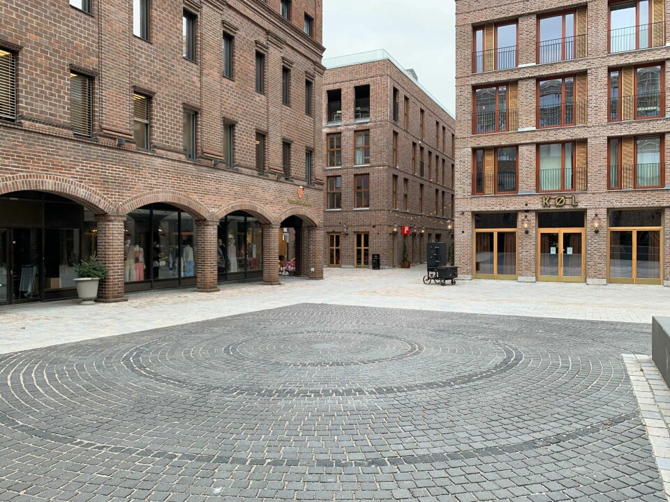 Nygårdsplassen skulle sydet av vårlig folkeliv nå. Nygårdsplassen skulle sydet av vårlig folkeliv nå.