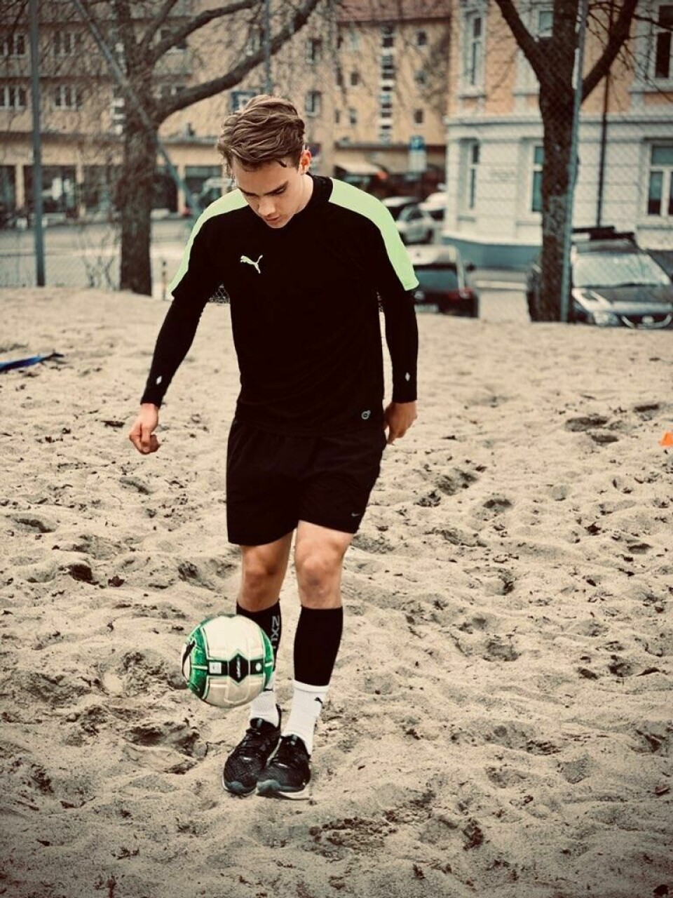 Etter å ha tilbragt det meste av livet sitt i Vålerenga tok Markus Nakkim det tøffe valget om å forlate barndomsklubben for å gå til Mjøndalen like før klubbens treningsleir i Tyrkia, som ble en opplevelse for livet både for han og resten av hans nye lagkamerater. Etter å ha tilbragt det meste av livet sitt i Vålerenga tok Markus Nakkim det tøffe valget om å forlate barndomsklubben for å gå til Mjøndalen like før klubbens treningsleir i Tyrkia, som ble en opplevelse for livet både for han og resten av hans nye lagkamerater.