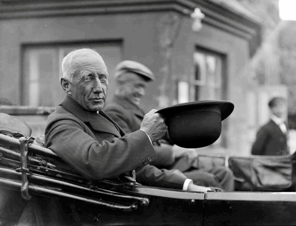 Roald Amundsen fikk internasjonal kjendisstatus. Her er polfareren i Paris i 1928. Foto: AP Roald Amundsen fikk internasjonal kjendisstatus. Her er polfareren i Paris i 1928. Foto: AP