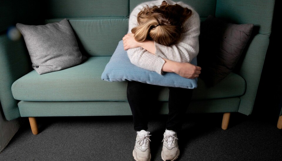 «1 av 5 unge sliter psykisk, og halvparten av ungdom mellom 15 og 16 år har hatt selvmordstanker eller skadet seg selv.» skriver Lars Vegard Fosser (Sp). Flertallspartiene vil sette av 15 millioner kroner til å bedre psykisk helse-tilbudet til barn og unge.