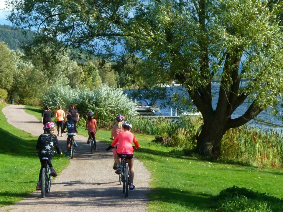 Sykkeltur langs Drammenselva på Åssiden. Sykkeltur langs Drammenselva på Åssiden.