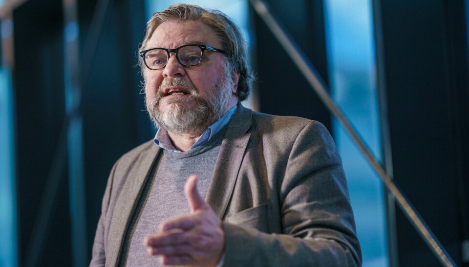 Steinar Madsen, medisinsk fagdirektør i Legemiddelverket, forklarer at vi kan gjøre andre vurderinger av vaksiner som likner AstraZeneca etter hvert som vi får mer kunnskap om bivirkningene. Foto: Stian Lysberg Solum / NTB Steinar Madsen, fagdirektør i Statens legemiddelverk.