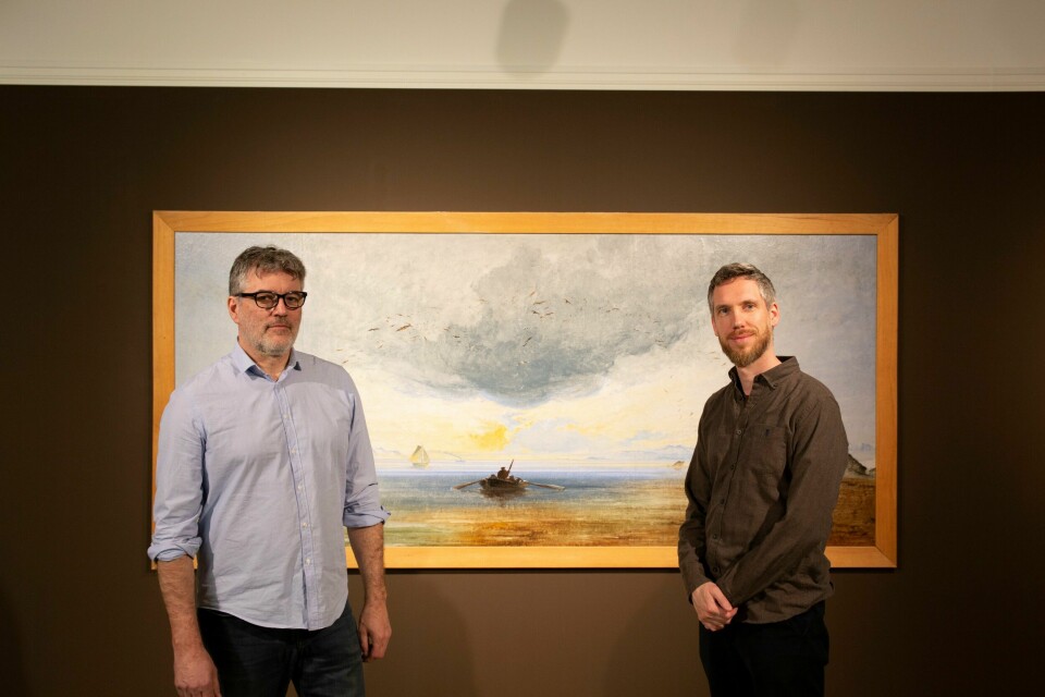 Vestfossen kunstlaboratoriums kunstneriske leder Morten Viskum og daglig leder Lars-Andreas Kristiansen, ser frem til utstillingsåpning med Peder Balkes verk. Utstillingen åpner 8. mai. Vestfossen Kunstlaboratorium 2021.