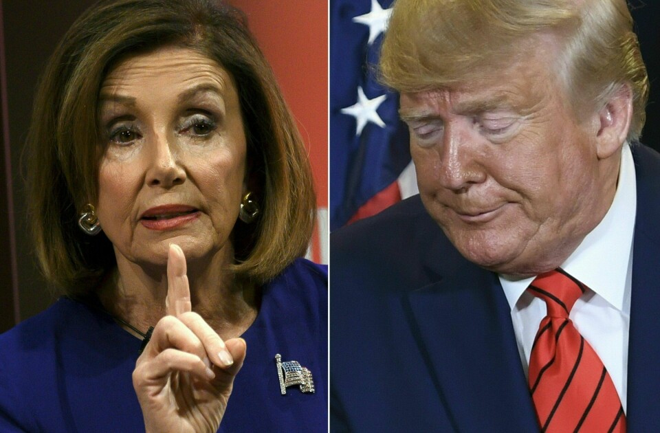Nancy Pelosi og Donald Trump var ikke akkurat bestevenner under Trumps periode i Det hvite hus. Nå letter Pelosi mer på sløret i en fersk biografi. Nancy Pelosi og Donald Trump var ikke akkurat bestevenner under Trumps periode i Det hvite hus.