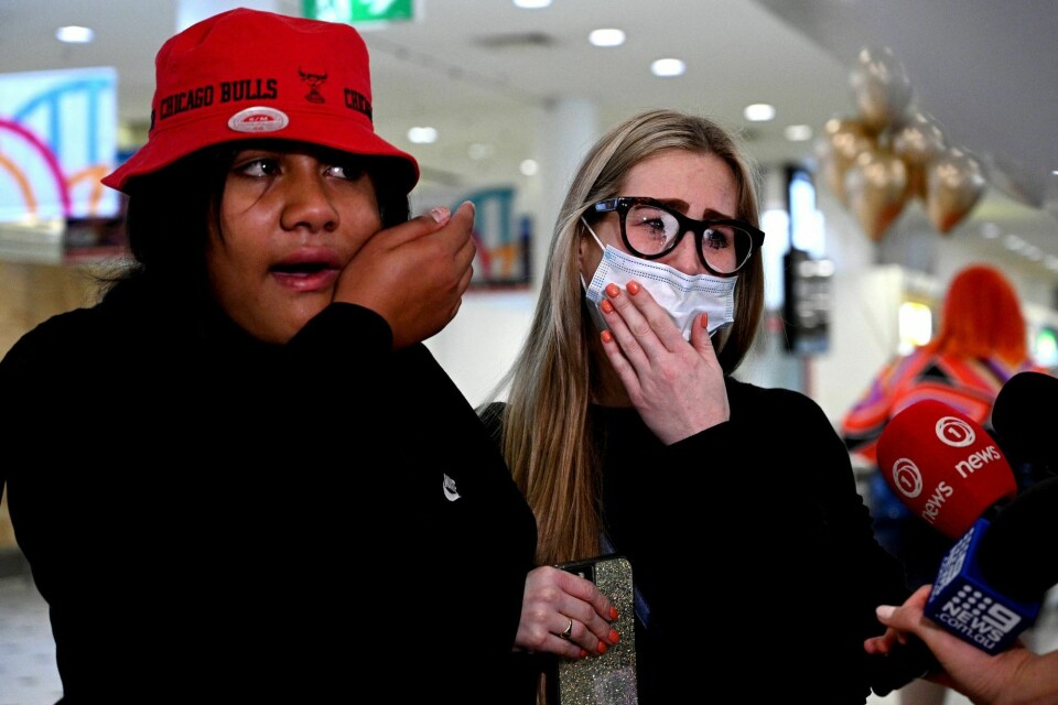 Mange gledestårer på flyplassene i Australia og New Zealand mandag. Her blir en familie gjenforent i Sydney. Mange gledestårer på flyplassene i Australia og New Zealand mandag. Her blir en familie gjenforent i Sydney.