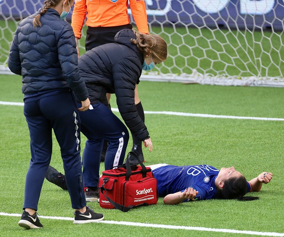Vålerengas Dejana Stefanovic måtte ut med skade tidlig i 2. omgang. Foto: Oskar Wikestad Vålerengas Dejana Stefanovic måtte ut med skade tidlig i 2. omgang. Foto: Oskar Wikestad