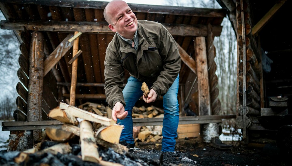 Senterpartiets leder Trygve Slagsvold Vedum lover at fylker og kommuner som er sammenslått ved tvang, skal få mulighet til å bli selvstendige igjen. Senterpartiets leder Trygve Slagsvold Vedum lover at fylker og kommuner som er sammenslått ved tvang, skal få mulighet til å bli selvstendige igjen. Foto: Heiko Junge / NTB