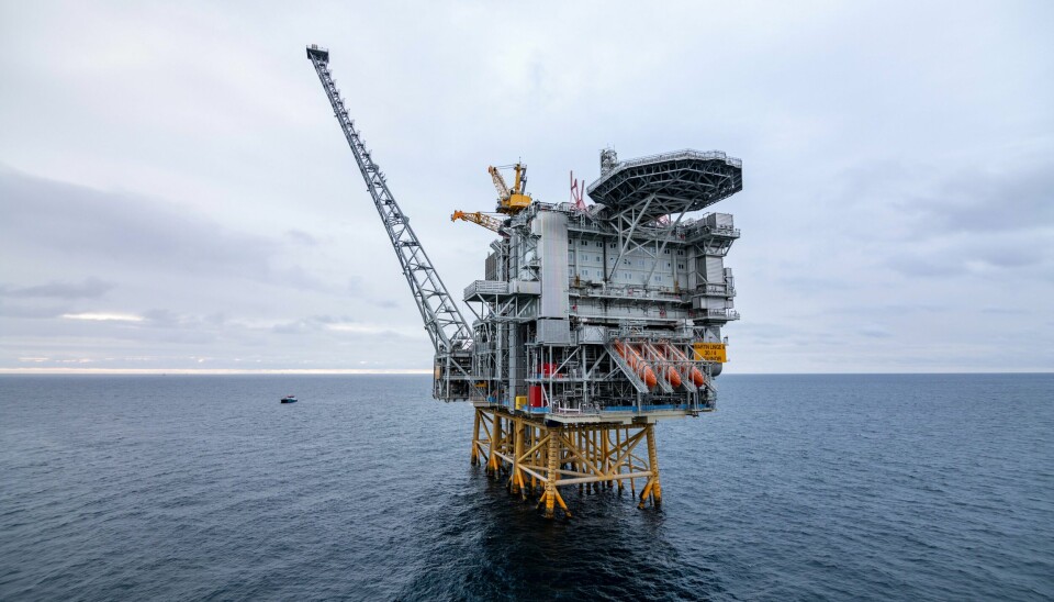Norske myndigheter ønsker å fortsette letingen etter mer olje og gass. Statssekretær Tony Tiller i Olje- og energidepartementet sier det ikke er aktuelt å legge om politikken etter offentliggjøringen av IEAs rapport. Illustrasjonsfoto fra Martin Linge-feltet i Nordsjøen. Norske myndigheter ønsker å fortsette letingen etter mer olje og gass. Statssekretær Tony Tiller i Olje- og energidepartementet sier det ikke er aktuelt å legge om politikken etter offentliggjøringen av IEAs rapport. Illustrasjonsfoto fra Martin Linge-feltet i Nordsjøen.