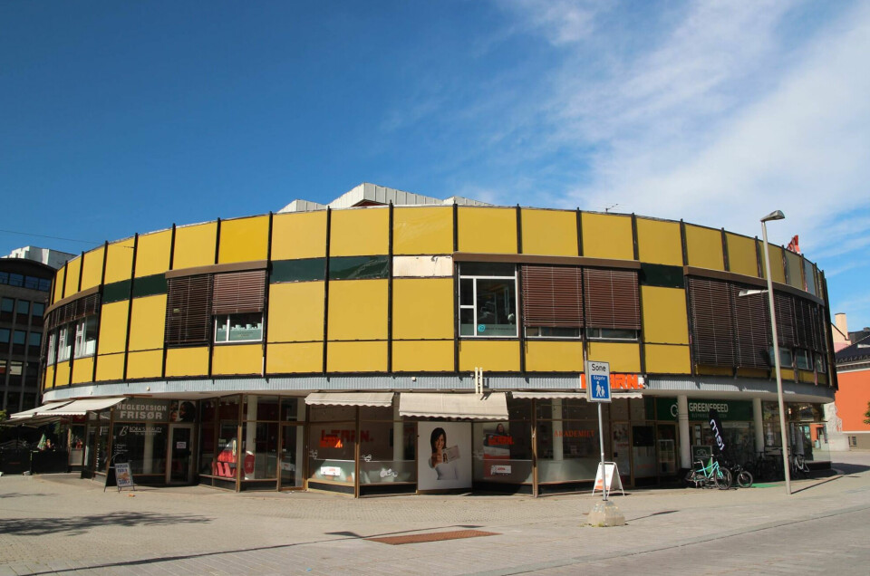 Drammens styggeste - eller noe av det som gjør Drammen til Drammen? Det er høyst delte meninger om Globusgården på Strømsø torg. Drammens styggeste - eller noe av det som gjør Drammen til Drammen? Det er høyst delte meninger om Globusgården på Strømsø torg.