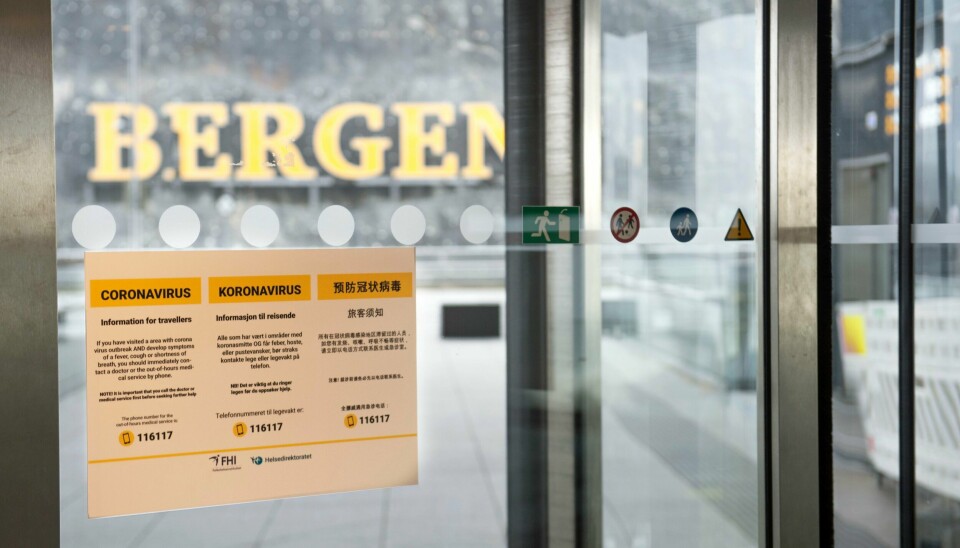To menn har hver fått en bot på 20.000 kroner, etter at de nektet å dra på karantenehotell.