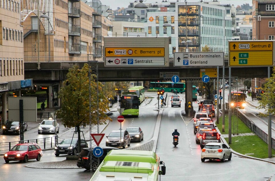 Klimaundersøkelsensom blir presenteres tirsdag, viser at 49 prosent er negative til mer restriktivt bilbruk i sentrum. Klimaundersøkelsensom blir presenteres tirsdag, viser at 49 prosent er negative til mer restriktivt bilbruk i sentrum.