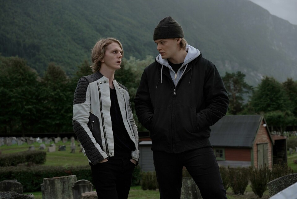 Magne/Tor (David Stakson) og Laurits (Jonas Strand Gravli) er brødre som får mange typiske ungdomsproblemer å takle i hverdagen, og noen mer utypiske i sesong to av denne dansknorske, norrøne fantasyserien fra Netflix. Magne/Tor (David Stakson) og Laurits (Jonas Strand Gravli)er brødre som får mange typiske ungdomsproblemer å takle i hverdagen, og noen mer utypiske i sesong to av denne dansknorske, norrøne fantasyserien fra Netflix.