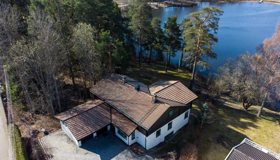 Huset i Sloraveien 4 i Lørenskog der Anne-Elisabeth Hagen bodde. Nå er det mer enn seks år siden hun forsvant. Huset til drapssiktede Tom Hagen i Sloraveien 4 i Lørenskog. Den 28. april er det ett år siden Tom Hagen ble pågrepet av politiet og siktet for å ha drept ektefellen Anne-Elisabeth Hagen. Pågripelsen skjedde halvannet år etter at den 68 år gamle kvinnen forsvant fra hjemmet sitt.Foto: Heiko Junge / NTB