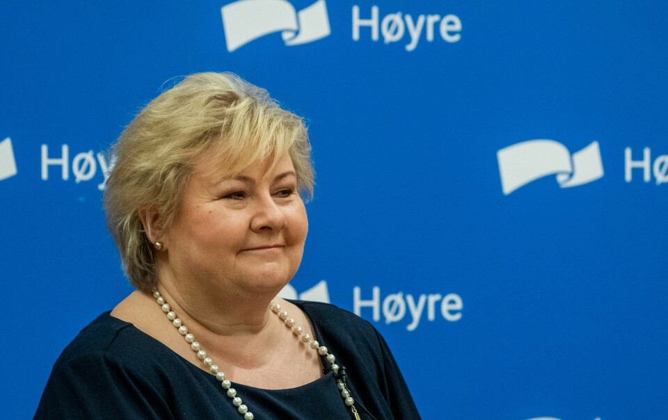 Regjeringens vedtak om å la statsråder og stortingspolitikere snike i vaksinekøen har svekket tilliten til politikken og trolig bidratt til å øke politikerforakten, skriver Arne Strand. .