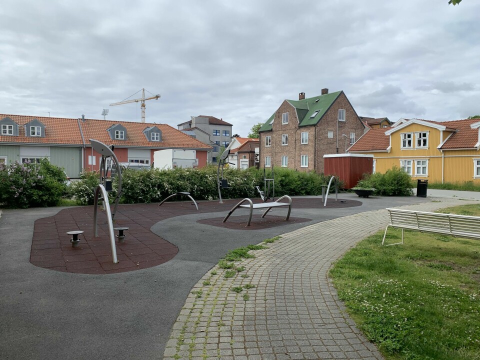 Treningsapparatene ved Holmen er spesielt tilrettelagt for seniorer, men kan benyttes av alle. Treningsapparatene ved Holmen er spesielt tilrettelagt for seniorer, men kan benyttes av alle.